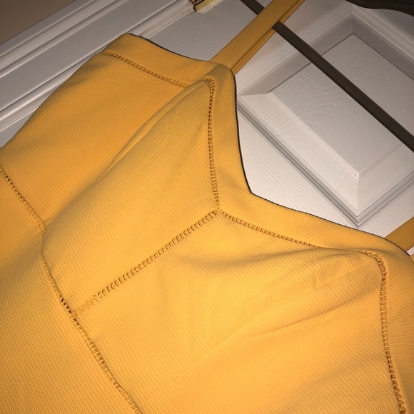 Yellow dress - Picture 3 of 5